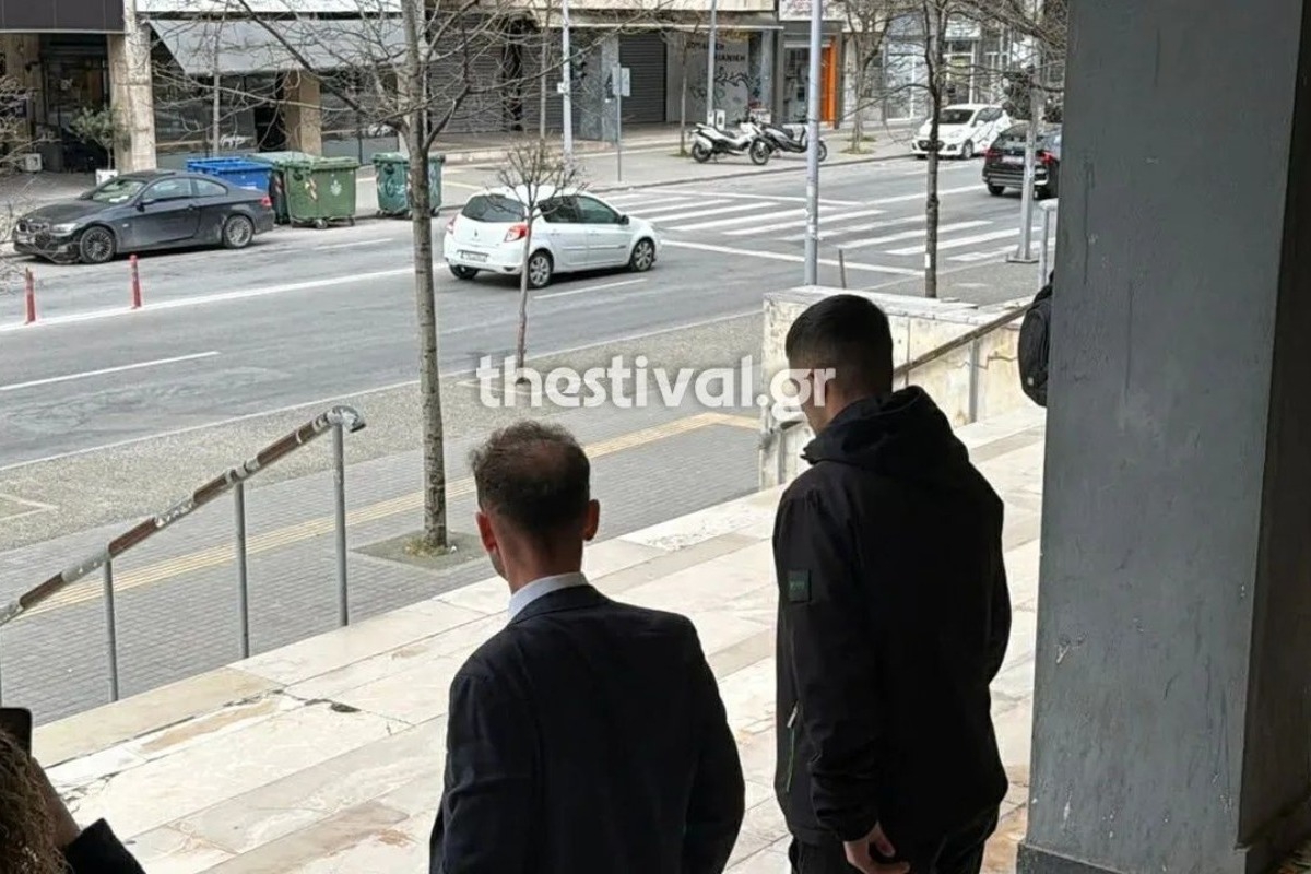 Δολοφονία στην Καλαμαριά: Ελεύθερος με αναβαθμισμένο κατηγορητήριο ο 19χρονος φίλος του Κλεομένη - Θα απολογηθεί ξανά ο 19χρονος - Σε βάρος του ασκήθηκε ποινική δίωξη για βαριά σκοπούμενη βλάβη σε βαθμό κακουργήματος