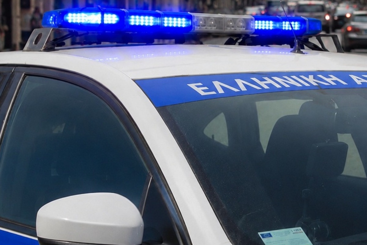 Αγόρασαν βενζίνη, έσπασαν την τζαμαρία και έκαψαν το κατάστημα