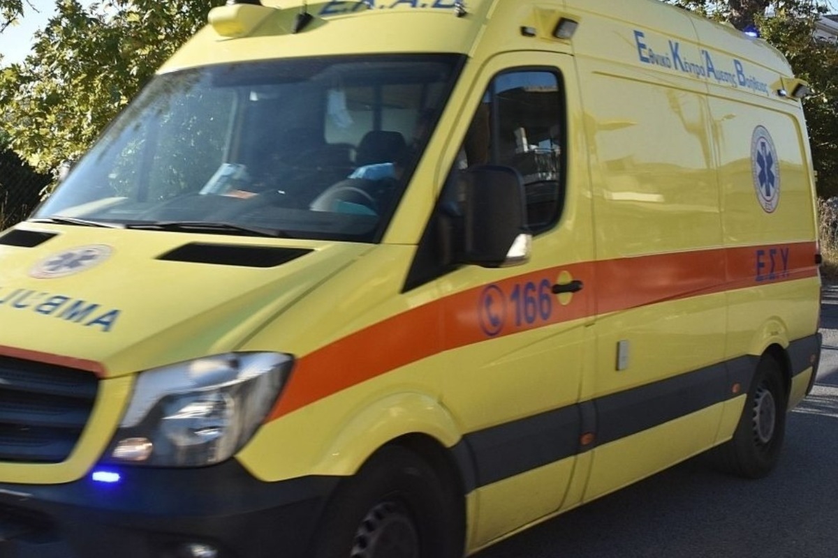 Χαλκίδα: Ανήλικος οδηγός μοτοσικλέτας συγκρούστηκε με 13χρονο που οδηγούσε πατίνι - Ο οδηγός της μηχανής τραυματίστηκε πιο σοβαρά ενώ ο 13χρονος, έλαβε εξιτήριο αφού του παρασχέθηκαν οι πρώτες βοήθειες