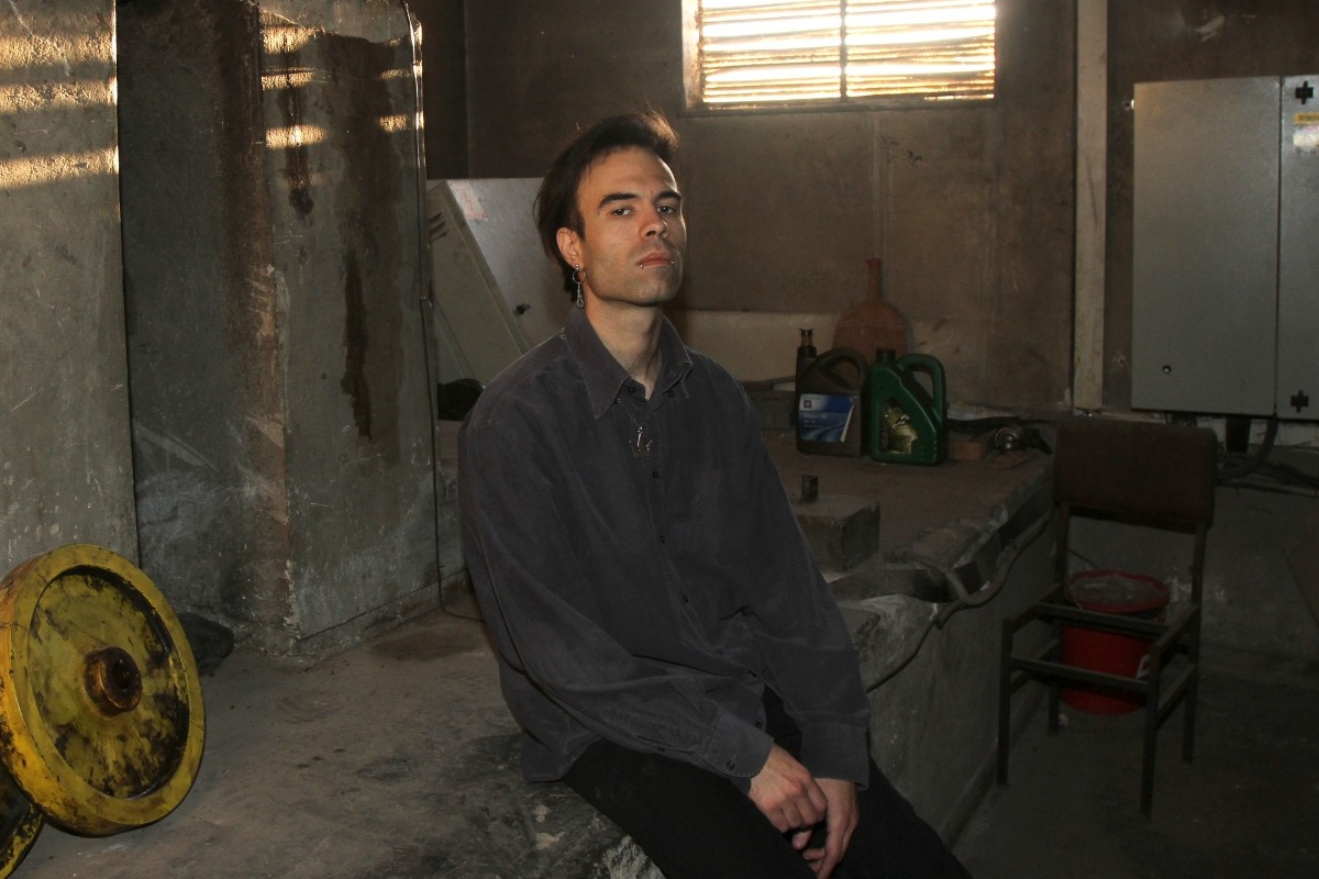 «Sunward»: Η νέα immersive performance του Φάνη Σακελλαρίου στο Θέατρο Ροές
