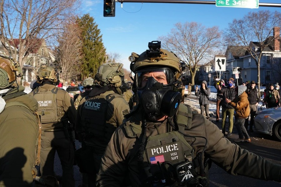 Τις εξουσίες της ICE ενισχύει η κυβέρνηση Τραμπ: Επιτρέπεται πλέον η σύλληψη προσφύγων - Η απόφαση έχει ήδη προκαλέσει την αντίδραση οργανώσεων προάσπισης των δικαιωμάτων των μεταναστών