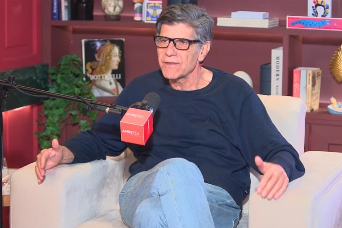 Γιάννης Μπέζος: «Η ελληνική τηλεόραση έχει αυτό το κακό, είναι ψευτοχαρούμενη χωρίς λόγο»