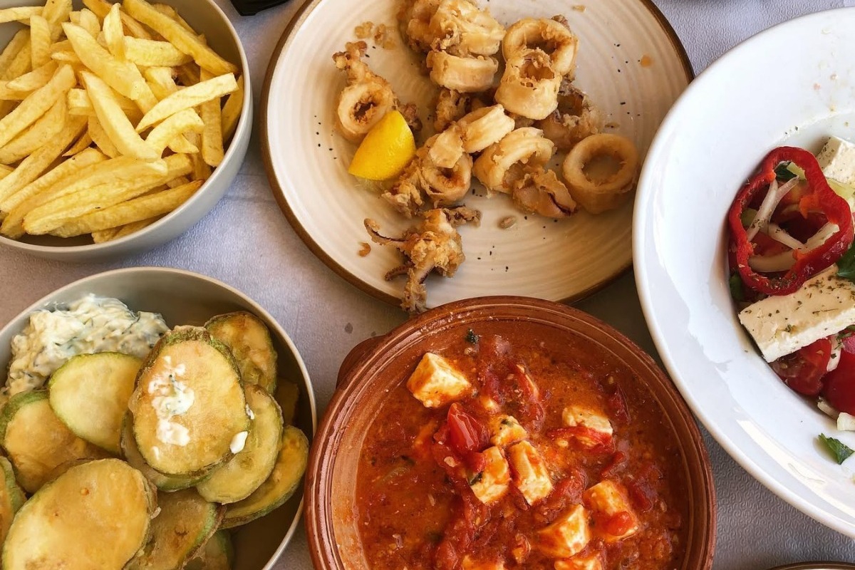 5 μέρη στην Ελλάδα που αξίζουν το ταξίδι μόνο για το φαγητό τους