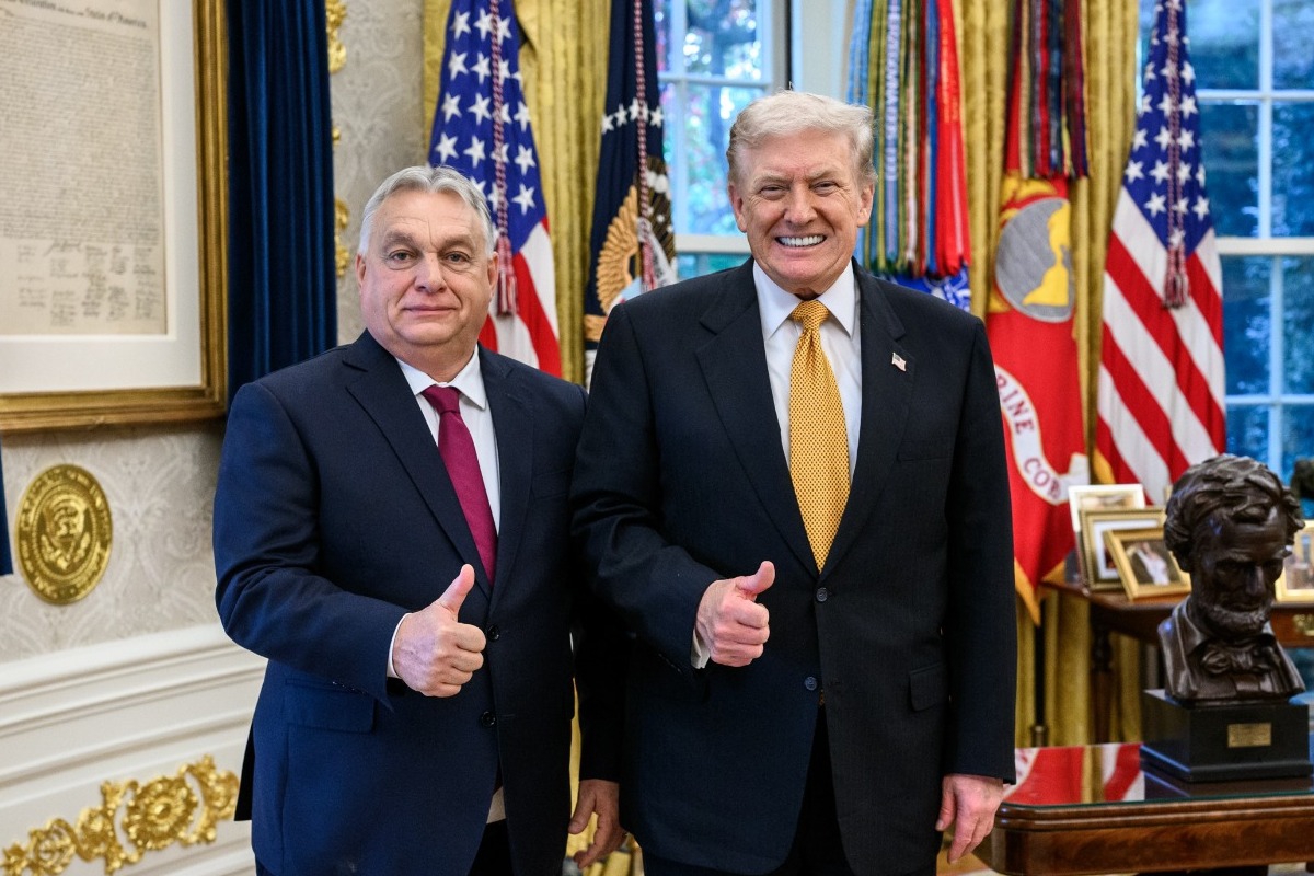 Το Λυκόφως των Ειδώλων: Θα χάσει ο Ντόναλντ Τραμπ τον τελευταίο του «Προφήτη» στην Ευρώπη;