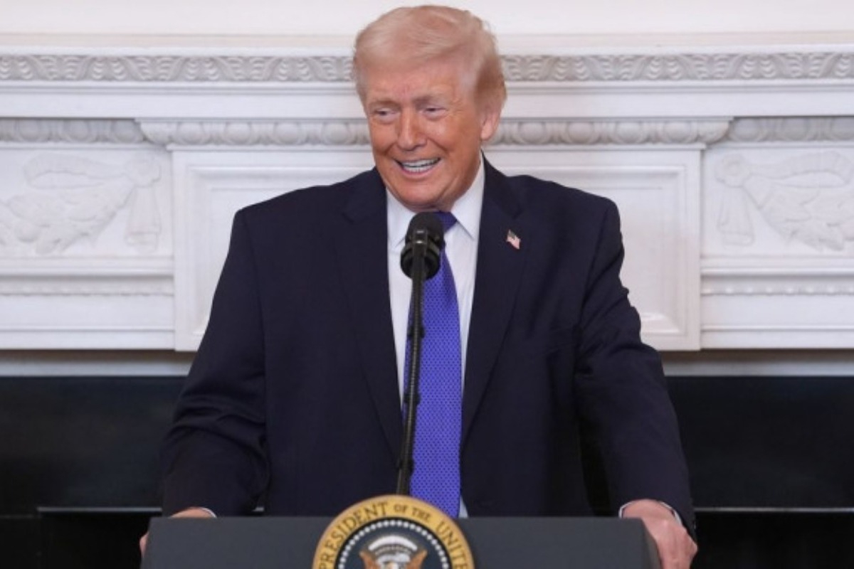 Ο Τραμπ αυξάνει στο 15% τους δασμούς σε όλες τις εισαγωγές παγκοσμίως