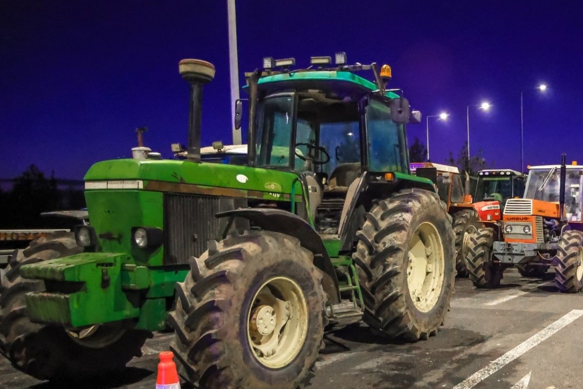 Αγρότες: Αιφνιδιαστική κινητοποίηση στο κέντρο της πόλης - Βίντεο - Από το μπλόκο του Ε65 – Λόγγου, αγρότες πραγματοποίησαν αιφνιδιαστική έφοδο στο κέντρο των Τρικάλων, στέλνοντας ξεκάθαρο μήνυμα διαφωνίας με τη διαδικ
