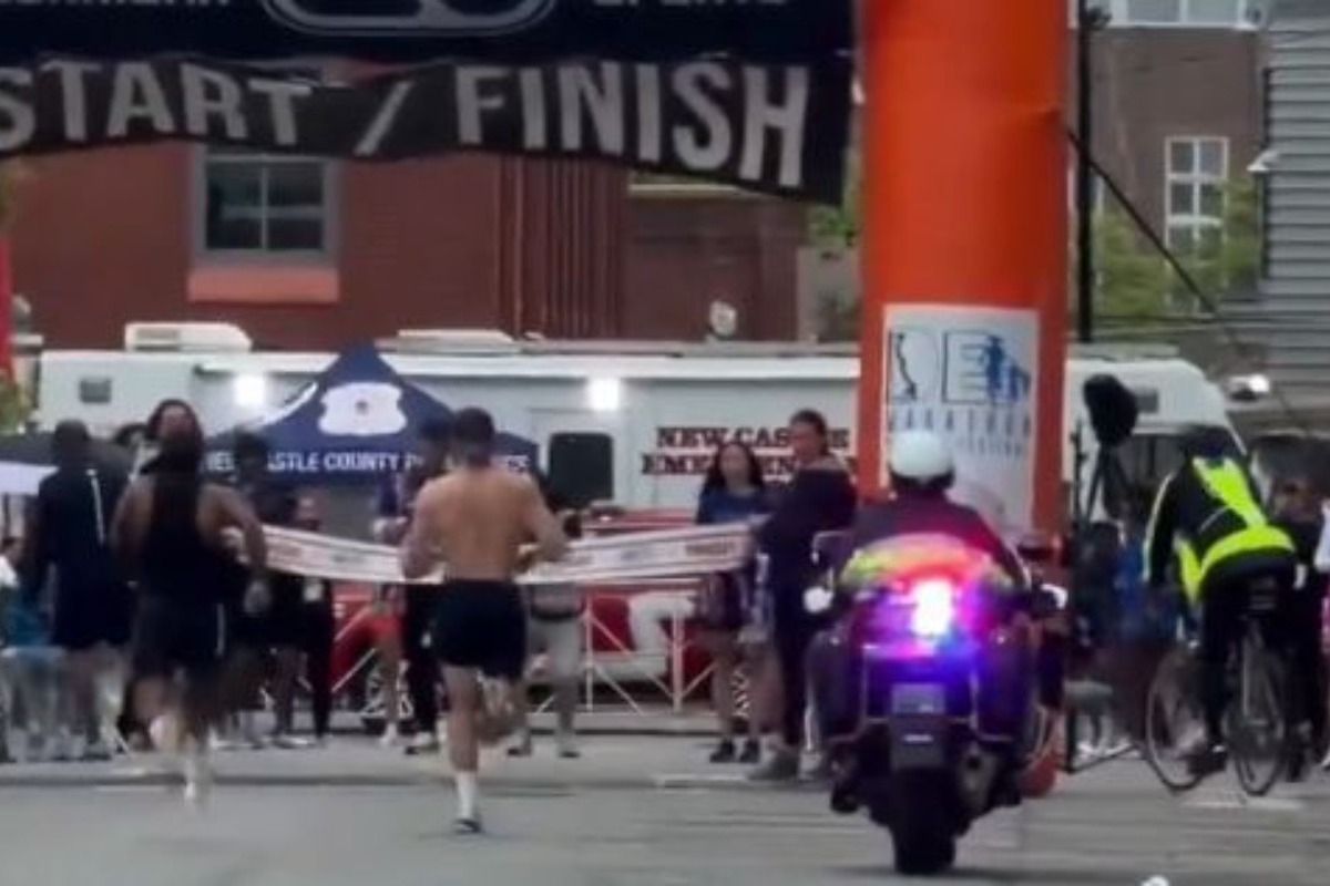 Πανηγύρισε πρόωρα σε μαραθώνιο... και έχασε τη νίκη στο νήμα