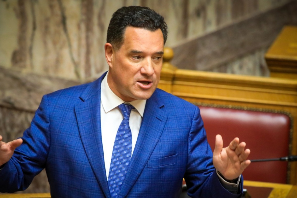 «Καμία υπερεργασία, πληρώθηκε κανονικά» λέει ο Αδωνις Γεωργιάδης για την ειδικευόμενη που εφημέρευε 5 συνεχόμενες ημέρες