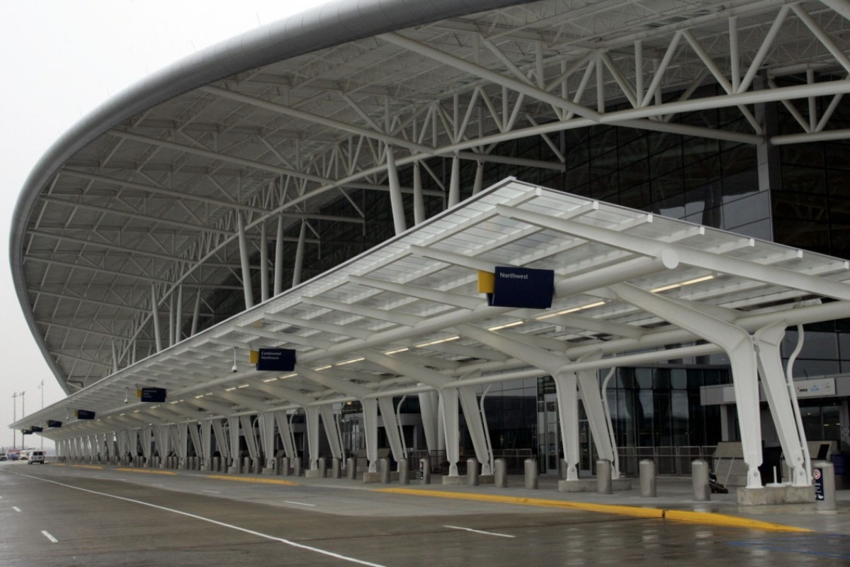 38χρονη επιβάτης έπεσε από ύψος 15 μέτρων σε αεροδρόμιο και πέθανε - Η γυναίκα έπεσε από ύψος περίπου 15 μέτρων