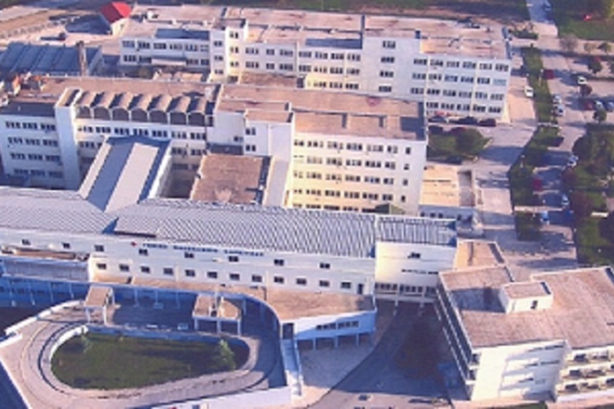 Καρδίτσα: Εντοπίστηκε σακούλα με ανθρώπινα οστά σε κάδο νοσοκομείου - Το μακάβριο εύρημα έγινε όταν απορριμματοφόρο έκανε αποκομιδή των σκουπιδιών και εντόπισε τη σακούλα