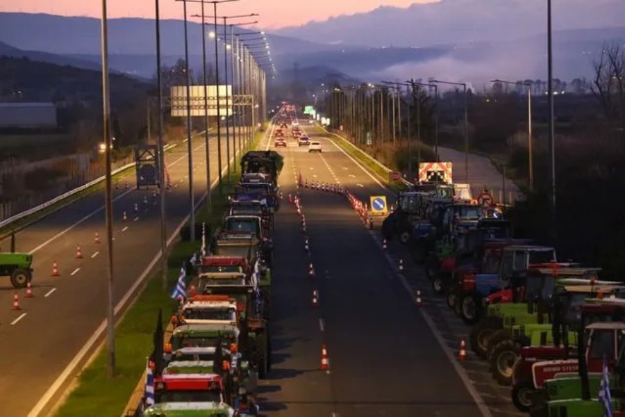 Με ανοιχτά μπλόκα, η ΕΛ.ΑΣ καλεί τους εκδρομείς να αποφύγουν τη μαζική επιστροφή