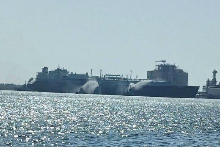 Αίγυπτος: Εκρήξεις στο λιμάνι της Νταμιέτα - Αναφορές για πλήγμα με drone σε δεξαμενόπλοιο - Η εταιρεία παροχής λιμενικών υπηρεσιών Inchcape ανέφερε ότι δύο δεξαμενόπλοια μεταφοράς φυσικού αερίου τυλίχθηκαν στις φλόγες στο λιμάνι της Νταμιέτα
