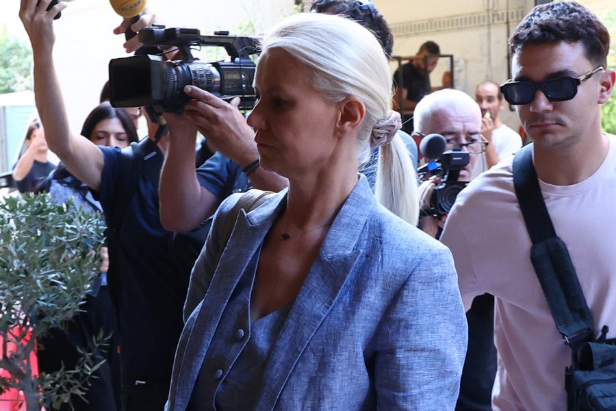 «Αν δεν κάνουμε γρήγορα πλασμαφαίρεση, θα γίνεις γκέι» – Νέα μαρτυρία για τη γιατρό του Μαζωνάκη - «Βλέπω, λέει, ότι έχεις λίγο θηλυκότητα πάνω σου»