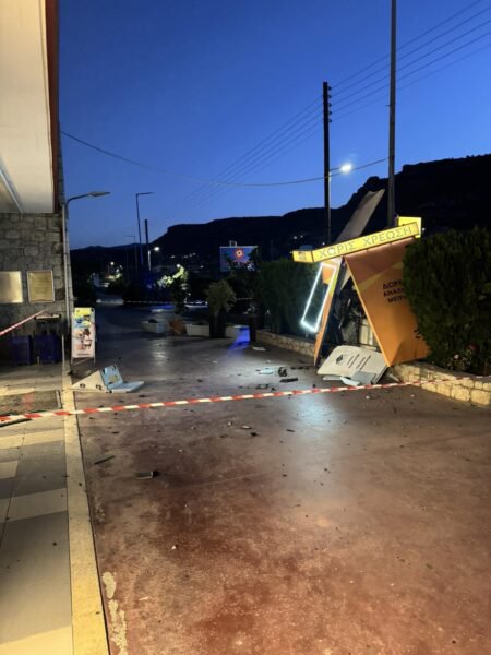 Ανατίναξαν ATM στη Στούπα Μεσσηνίας – Πάνω από 200.000 ευρώ η λεία των δραστών