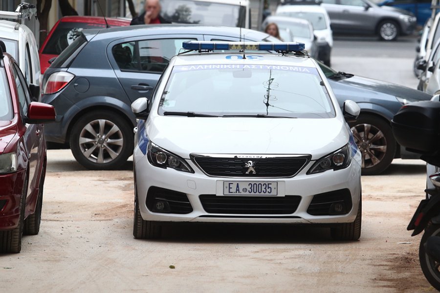 Ανήλικες ξυλοκόπησαν με κλωτσιές και μπουνιές και έστειλαν στο νοσοκομείο 13χρονη στη Θεσσαλονίκη - Ο λόγος της επίθεσης δεν έχει αποσαφηνιστεί, ωστόσο εκτιμάται ότι πρόκειται για ζήτημα ερωtικής αντιζηλίας