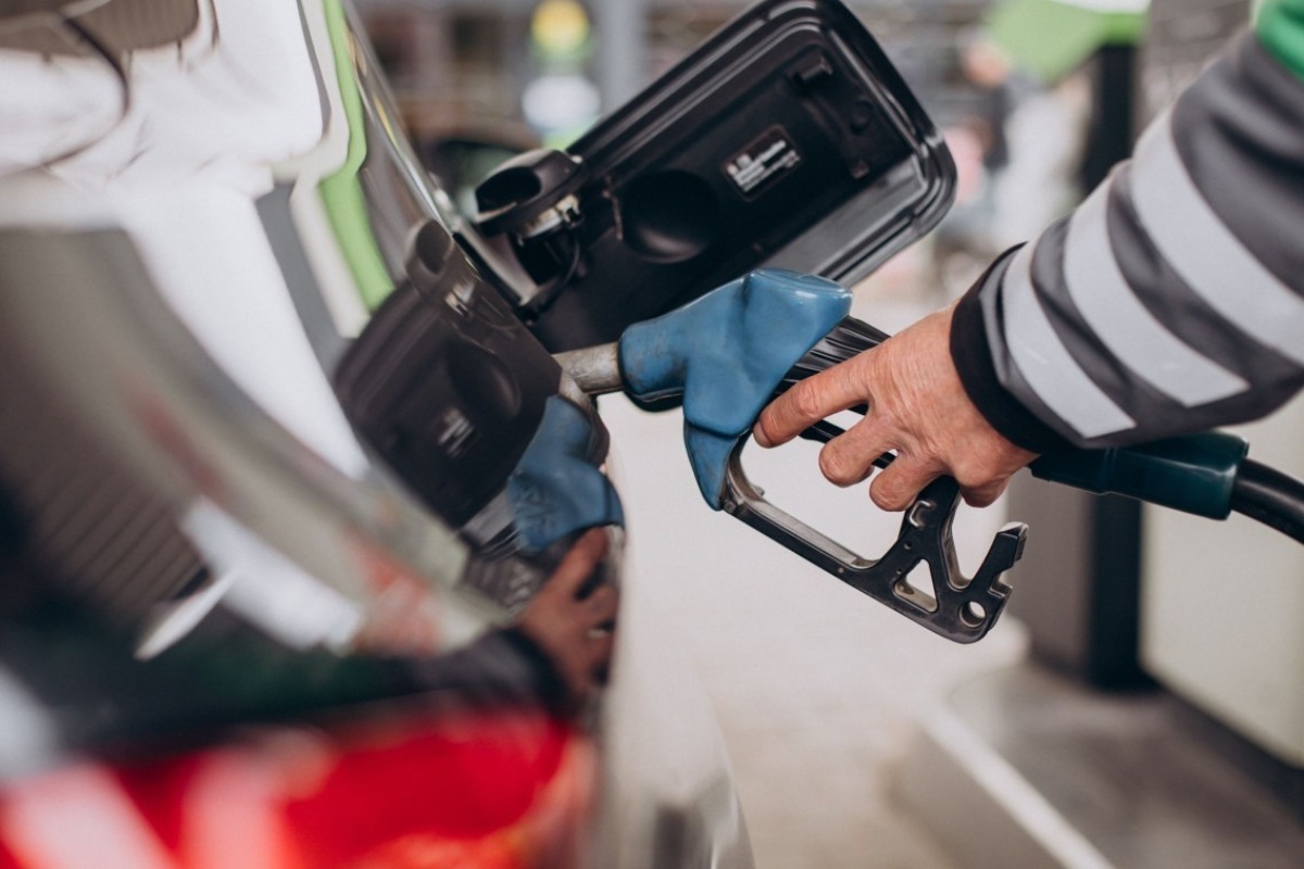 Για πρώτη φορά: Ακριβότερο το πετρέλαιο κίνησης από την αμόλυβδη