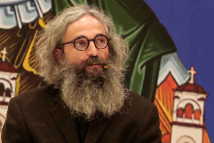 Αρης Σερβετάλης: Αγνώριστος για τον ρόλο του Αγίου Ιωσήφ του Ησυχαστή