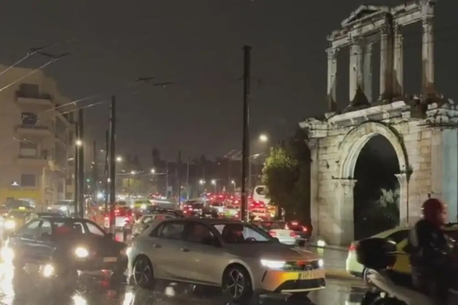 Κακοκαιρία: Ξεκίνησε η μπόρα στην Αττική - Βροχές και καταιγίδες σε πολλές περιοχές