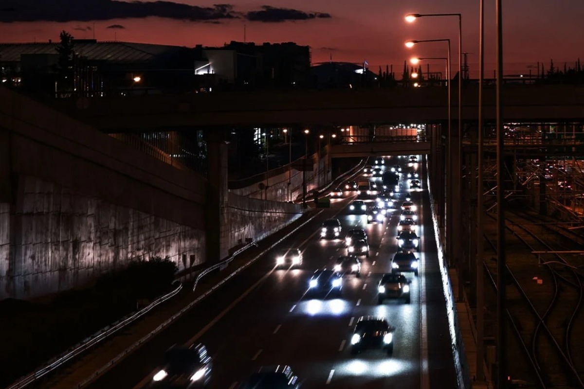 Κυκλοφοριακές ρυθμίσεις στην Αττική Οδό λόγω εργασιών, κλειστό το ρεύμα προς Αεροδρόμιο από την Ελευσίνα έως το Αιγάλεω - Οι κυκλοφοριακές ρυθμίσεις θα ισχύουν έως το πρωί της Δευτέρας – Η κυκλοφορία θα διεξάγεται μέσω Λεωφόρου Αθηνών και Κηφισού