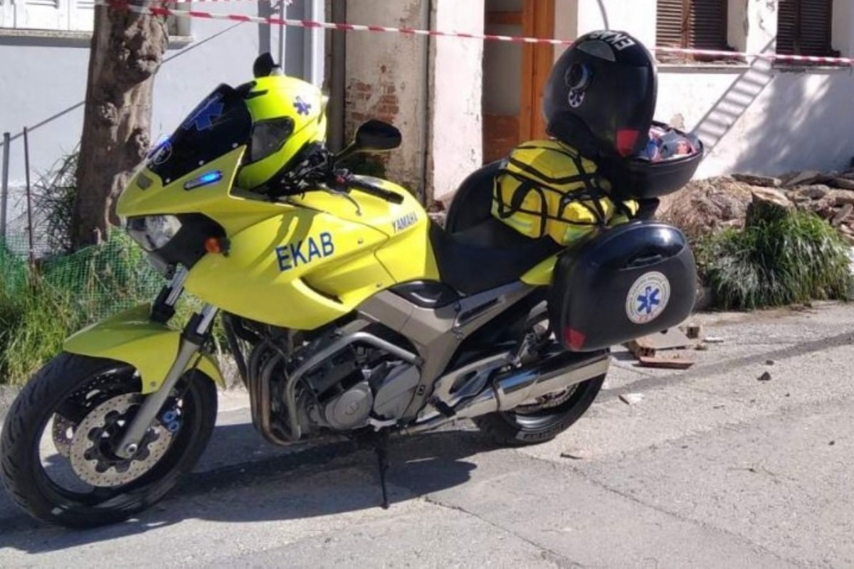 Βόλος: Πήγε να κατέβει από τον όροφο στο ισόγειο και κατέρρευσε όλο το μπαλκόνι - Λαχτάρα για 41χρονη γυναίκα στον Βόλο