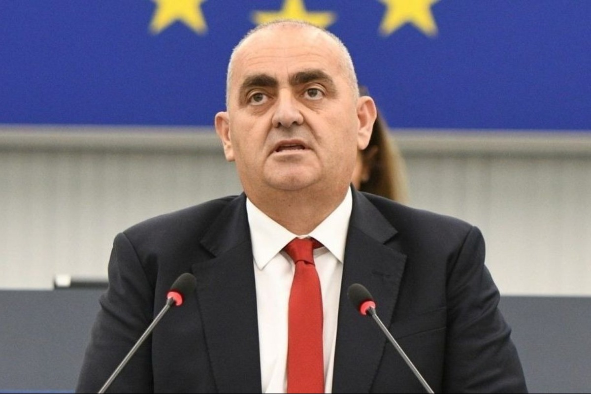 Παρέμβαση Μπελέρη για τα επεισόδια στην Αλβανία - Θέτει το ζήτημα στην Ευρωπαϊκή Επιτροπή