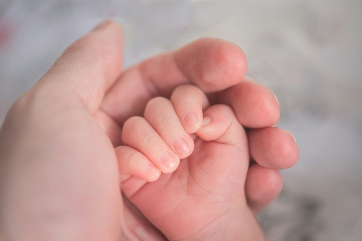 Ιατρικό «θαύμα» στη Βρετανία: Γεννήθηκε το πρώτο μωρό με μεταμόσχευση μήτρας από νεκρή δότρια - Μόνο δύο προηγούμενες περιπτώσεις έχουν αναφερθεί στην Ευρώπη