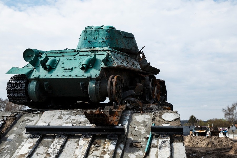 Αγόρασε ένα παλιό τανκ στο διαδίκτυο, και όταν το άνοιξε πάγωσε