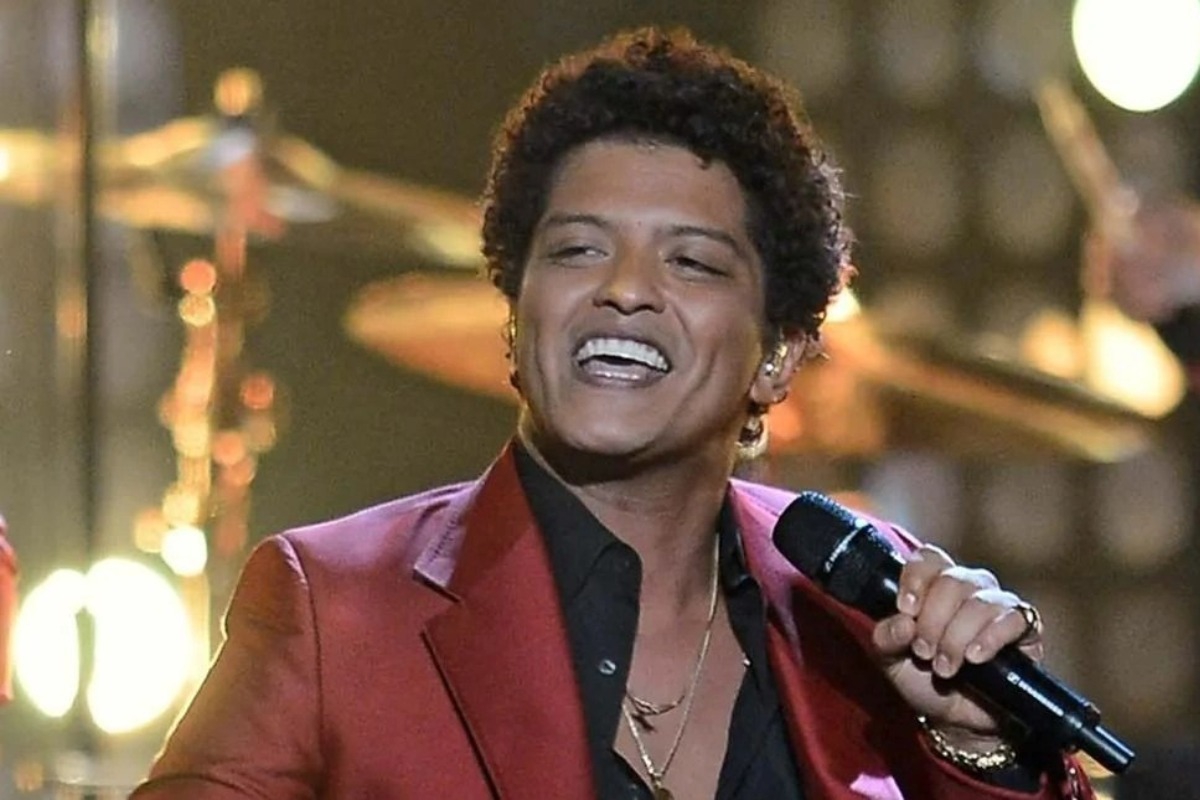 Bruno Mars: Ιστορική επιστροφή στην κορυφή του Billboard 200 μετά από 13 χρόνια