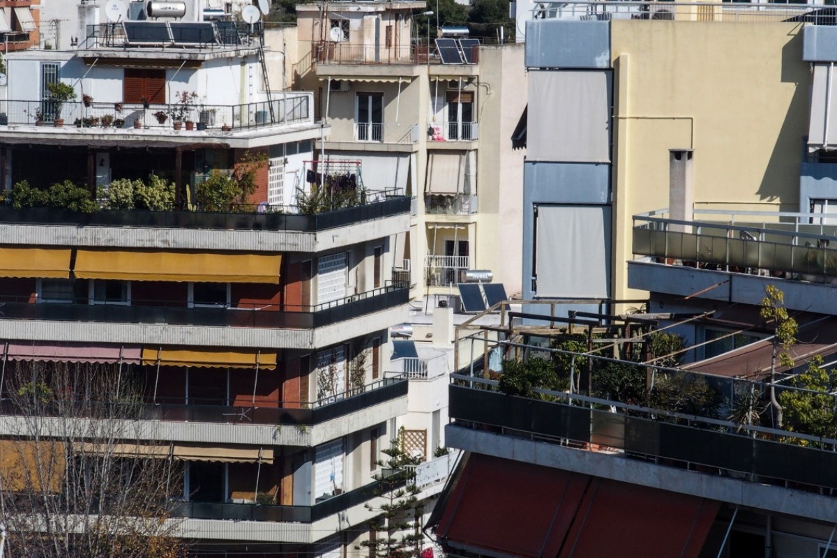 2.300 σπίτια θα φτιαχτούν σε στρατόπεδα - Πότε ξεκινούν οι «Νταντάδες της γειτονιάς»