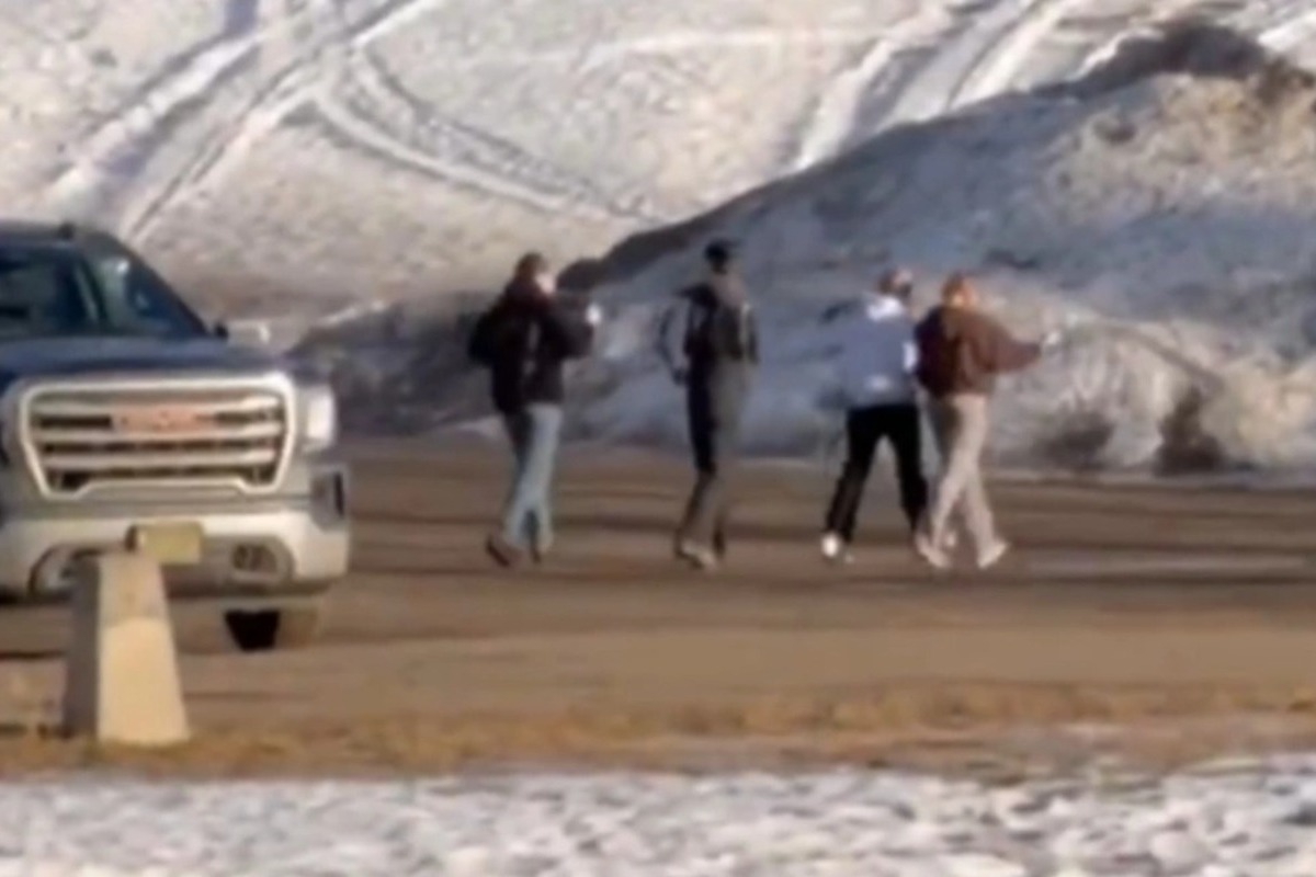 Βίντεο και μαρτυρίες από την επίθεση με 10 νεκρούς σε σχολείο στον Καναδά - Mαθητές τρέχουν έξω - Αστυνομικοί πλησιάζουν στις εισόδους, ελικόπτερο εποπτεύει τον χώρο μετά το μακελειό στο γυμνάσιο στο Τάμπλερ Ριτζ