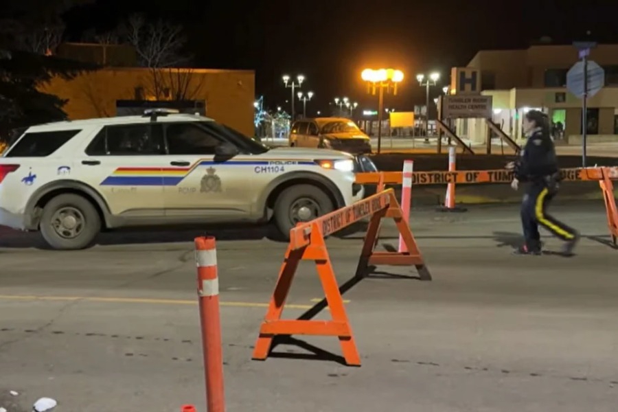 Σε σοκ ο Καναδάς για το αιματοκύλισμα σε σχολείο: Φορούσε φόρεμα ο δράστης, λένε οι αναφορές - Οι Αρχές επισημαίνουν πως γνωρίζουν την ταυτότητα του δράστη, αλλά δεν την έχουν δώσει ακόμα