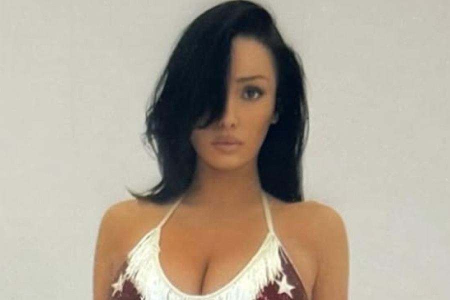 H Μπιάνκα Σενσόρι ξαναχτύπησε με μικροσκοπικό μπικίνι στο Instagram