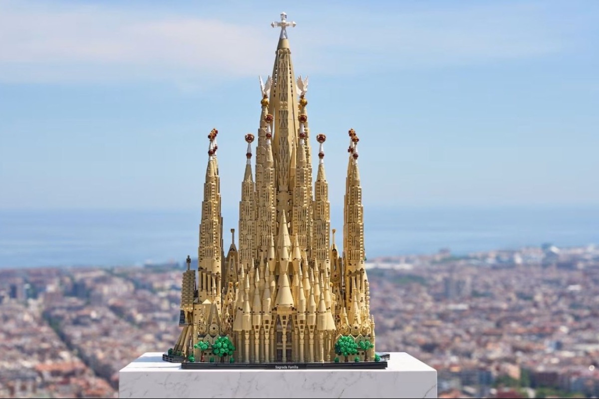 Η Lego λανσάρει σετ της Σαγράδα Φαμίλια με 12.060 τεμάχια - το μεγαλύτερο στην ιστορία της - Η μινιατούρα της διάσημης βασιλικής θα φτάνει τα 62 εκατοστά σε ύψος και θα διατίθεται προς 799,99 δολάρια (περίπου 695 ευρώ)
