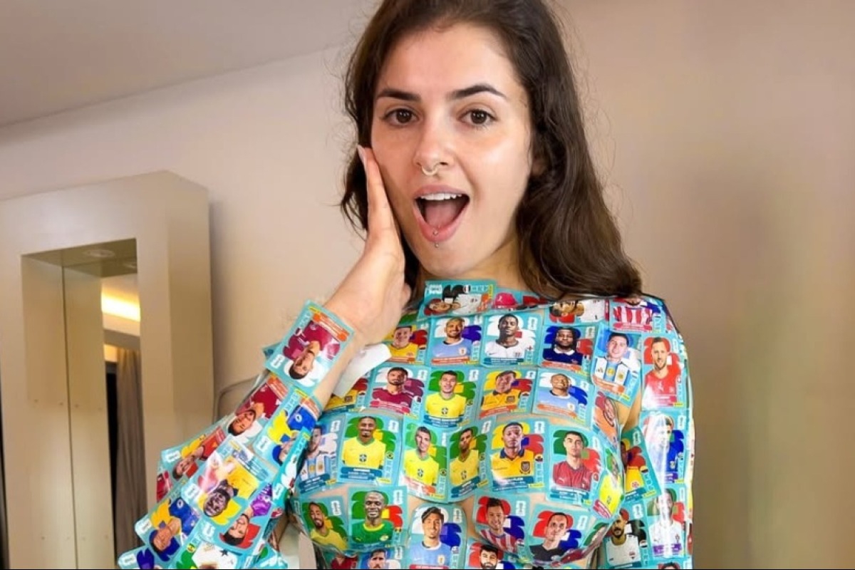 Βραζιλιάνα Influencer κάλυψε όλο το κορμί της με 1.000 αυτοκόλλητα Panini