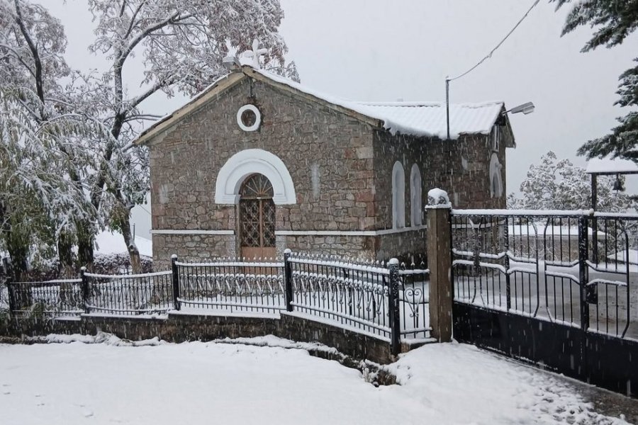 Χιόνια ανήμερα της 28ης Οκτωβρίου: Ποια βουνά της Στερεάς ντύθηκαν στα λευκά