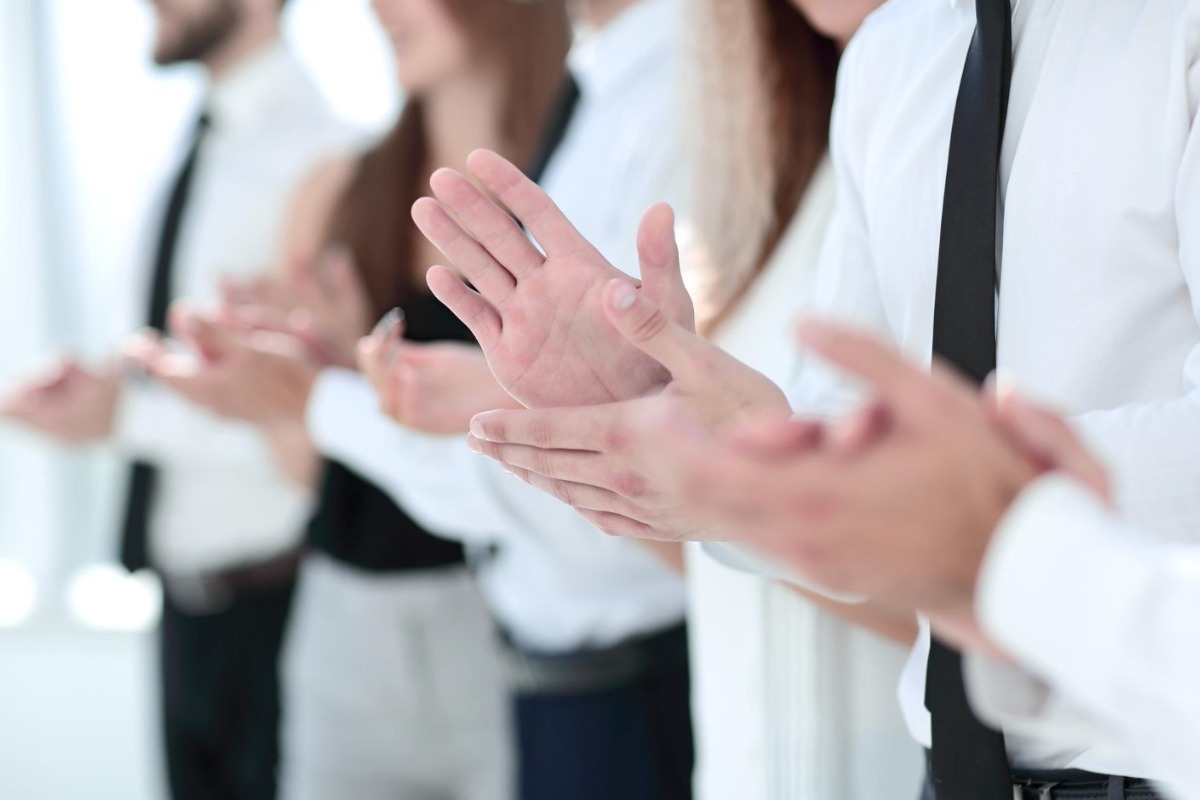 Πως ξεκίνησε το χειροκρότημα και που καθιερώθηκε;