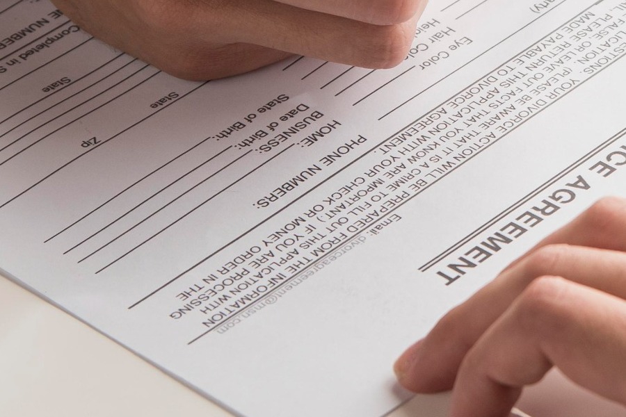 Έρωτας στην εποχή της AI: «Έκρηξη» προγαμιαίων συμβολαίων σε στελέχη εταιρειών