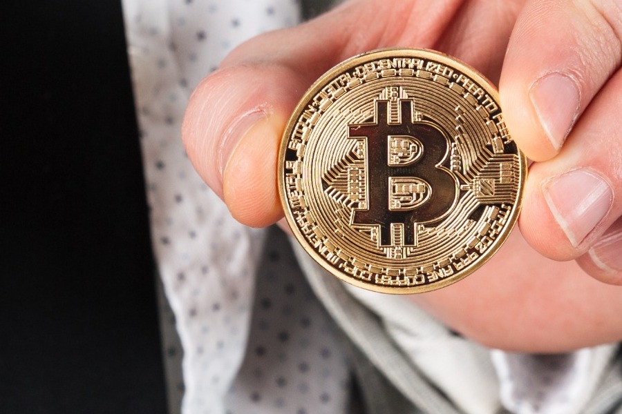 «Βουτιά» χωρίς τέλος για το Bitcoin – Έπεσε κάτω από τα 67.000 δολάρια