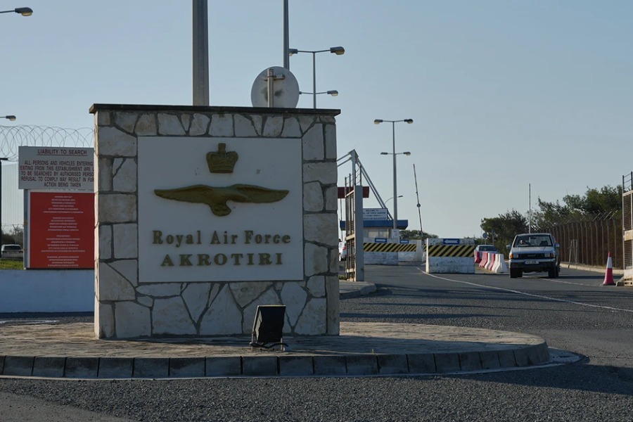 Κύπρος: Ήχησαν ξανά οι σειρήνες στο Ακρωτήρι - Συναγερμός και στο αεροδρόμιο Πάφου - Μαχητικά αεροσκάφη απογειώθηκαν - Εκκενώνεται το αεροδρόμιο