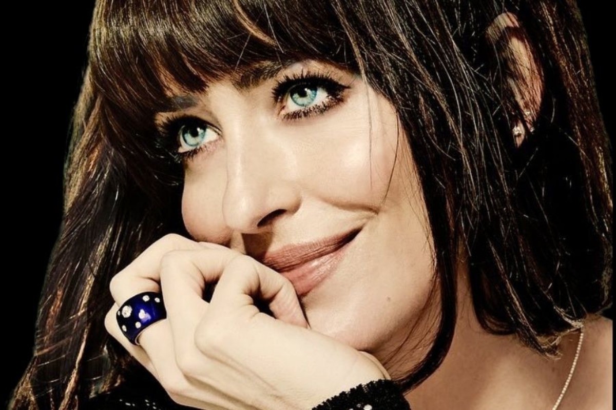 Το απλό τρικ της Dakota Johnson για βλεφαρίδες που δείχνουν σαν ψεύτικες