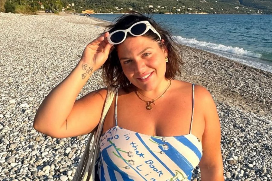 Δανάη Μπάρκα: Το ηλιοβασίλεμα, η παρέα και μια ανάρτηση που ξεχώρισε