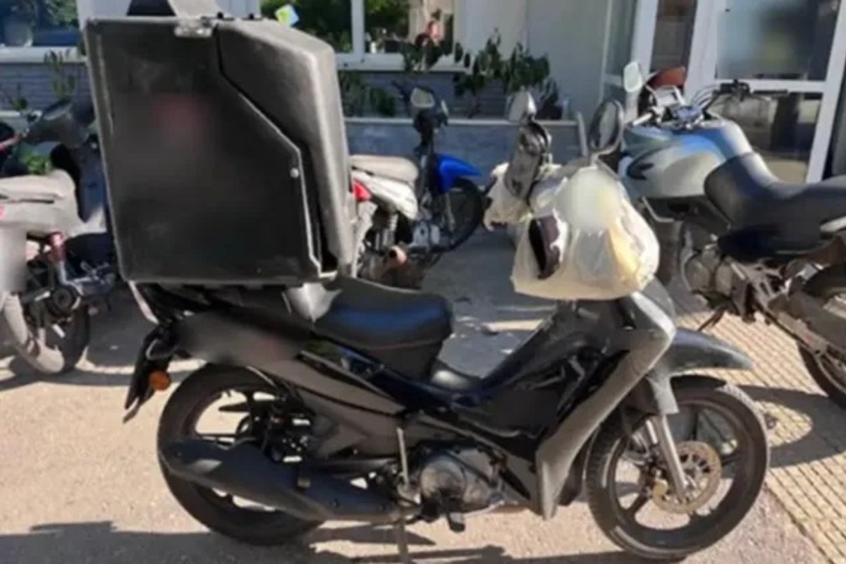 Επτά τα θύματα του 28χρονου διανομέα – Πέταγε πέτρες σε πεζούς και αυτοκίνητα