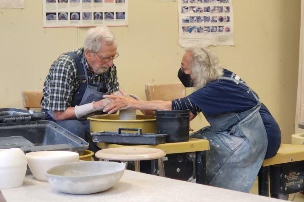 Παππούς 101 ετών γίνεται viral από μάθημα κεραμικής - Το βίντεο που ξεπέρασε τα 3 εκατ. views