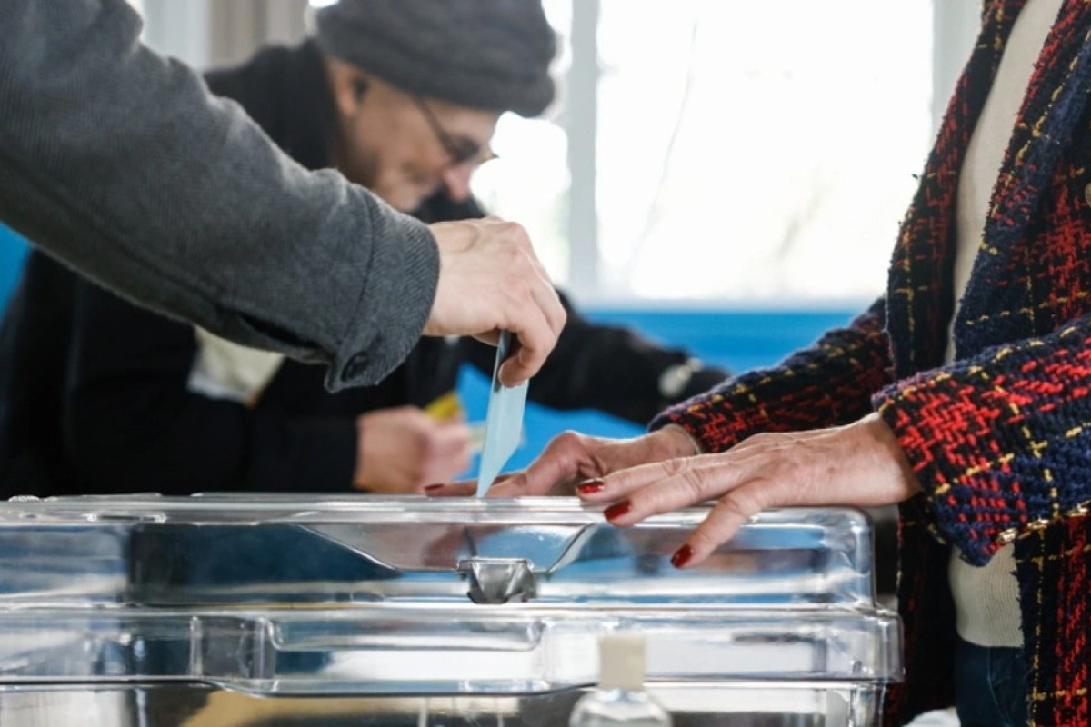 Τρεις άνθρωποι πέθαναν σε εκλογικά τμήματα στον δεύτερο γύρο των δημοτικών εκλογών στη Γαλλία