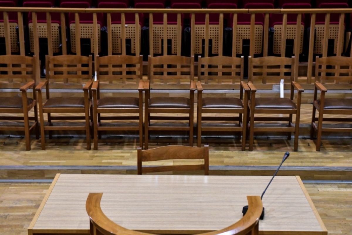 Στη φυλακή ο Πακιστανός ντελιβεράς που πετούσε πέτρες σε περαστικούς στην Κηφισιά - Αμέσως μετά την απολογία του ο κατηγορούμενος κρίθηκε προσωρινά κρατούμενος με τη σύμφωνη γνώμη ανακριτή και εισαγγελέα