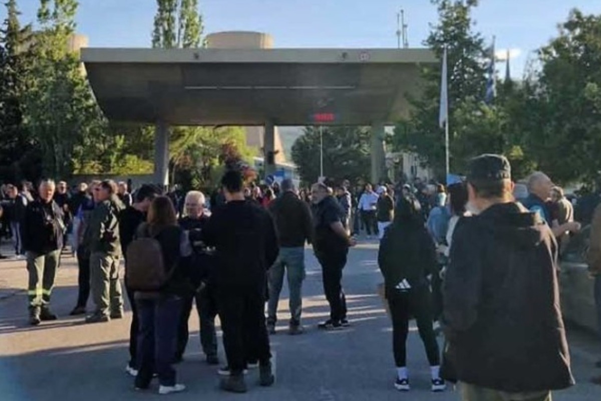 Έσβησαν τα φουγάρα του ΑΗΣ Αγίου Δημητρίου στην Κοζάνη - Αγωνία για εργαζόμενους, τηλεθέρμανση - Ύστερα από 42 χρόνια αδιάλειπτης λειτουργίας, το λιγνιτικό εργοστάσιο του ΑΗΣ Αγίου Δημητρίου στην Κοζάνη ανέστειλε σήμερα τις εργασίες του