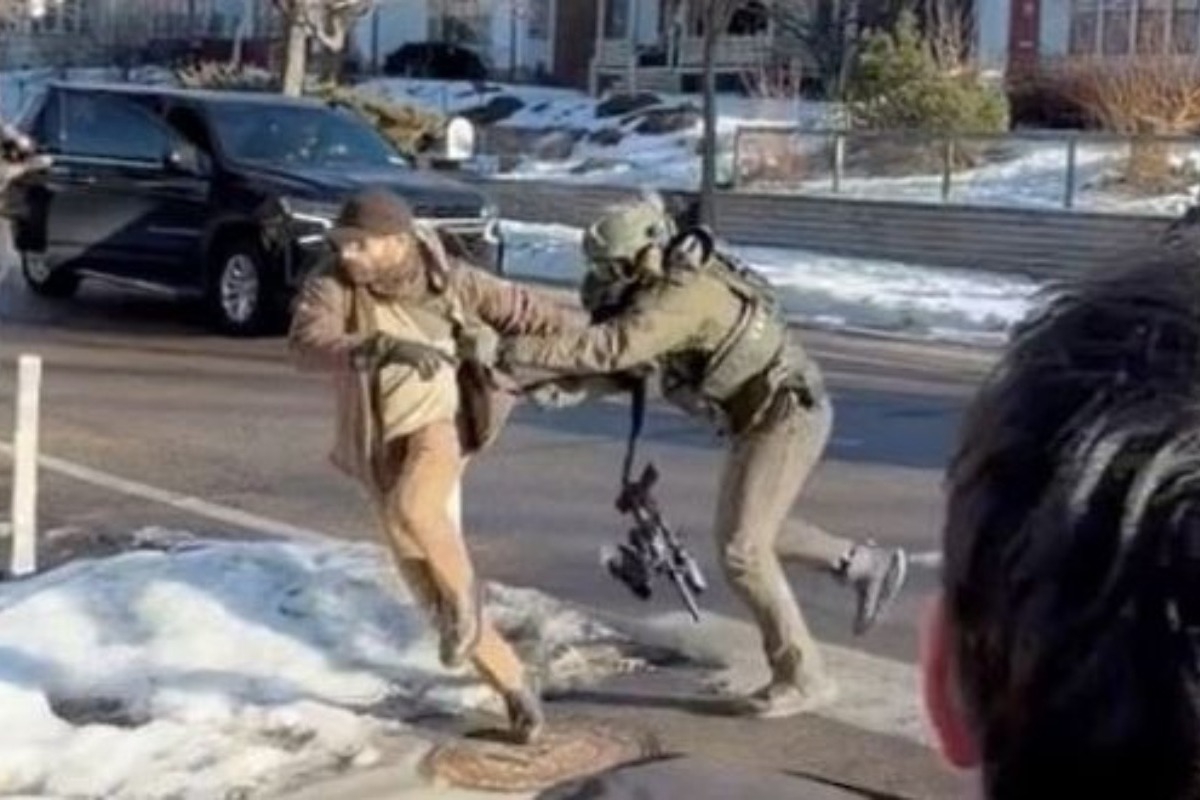 Νέα βίντεο από τη Μινεάπολη: Ο Αλεξ Πρέτι είχε συγκρουστεί με την ΙCE πριν τη δολοφονία του - Νέο βίντεο που βλέπει το φως της δημοσιότητας καταγράφει τη συμπλοκή μεταξύ του Αλεξ Πρέτι και ομοσπονδιακών πρακτόρων στη Μινεάπολη, 11 μέρες πριν ο 