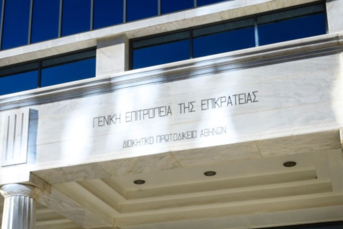 Επίθεση με βαριοπούλα και μπογιές στο Διοικητικό Εφετείο Αθήνων