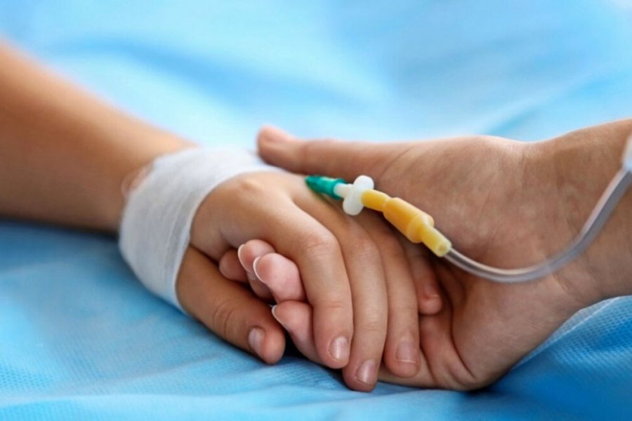 Εγκεφαλικά νεκρό 4χρονο παιδί στην Κύπρο που παρουσίασε συμπτώματα μηνιγγίτιδας, ιατρικό λάθος καταγγέλλει η οικογένειά του - Σύμφωνα με το philenews.com, το αγοράκι μεταφέρθηκε αρχικά από τους γονείς του στο Γενικό Νοσοκομείο Λεμεσού και από εκεί, λόγω επιδείνωσής του στο Μα