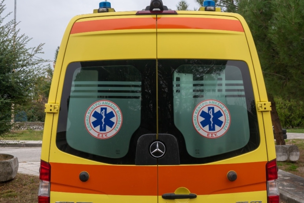 Σε κρίσιμη κατάσταση μετά από πτώση από πολυκατοικία 29χρονος στο Ρέθυμνο, πηδούσε από μπαλκόνι σε μπαλκόνι